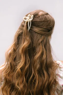 Cindy Pearl Bow Claw Clip