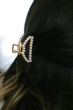 Leah Pearl Claw Clip
